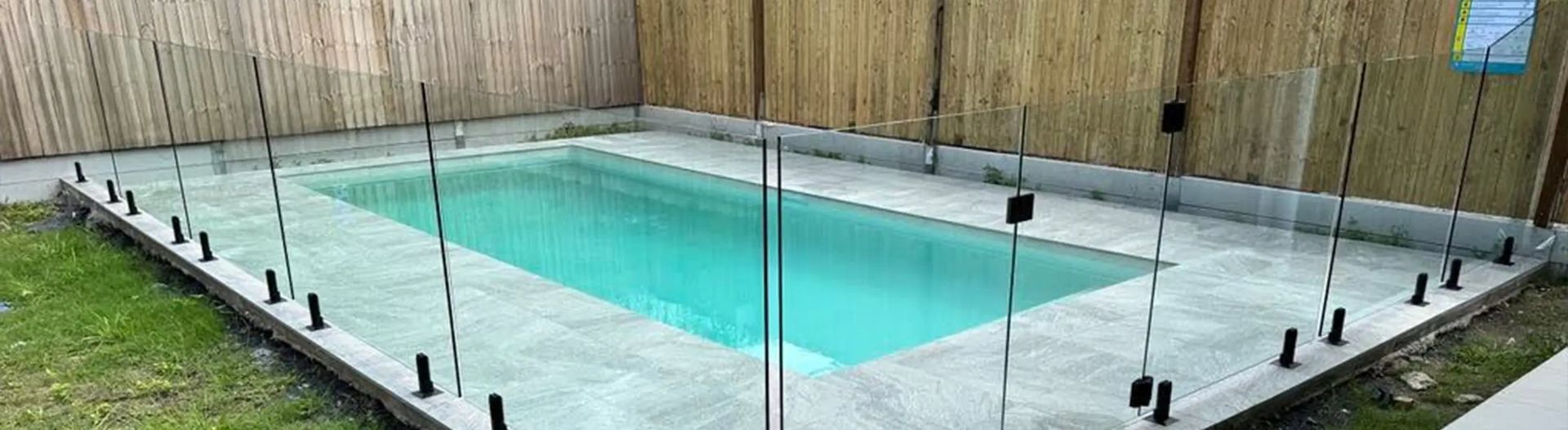 Corinda pool — Marble coping with frameless glass fencing
