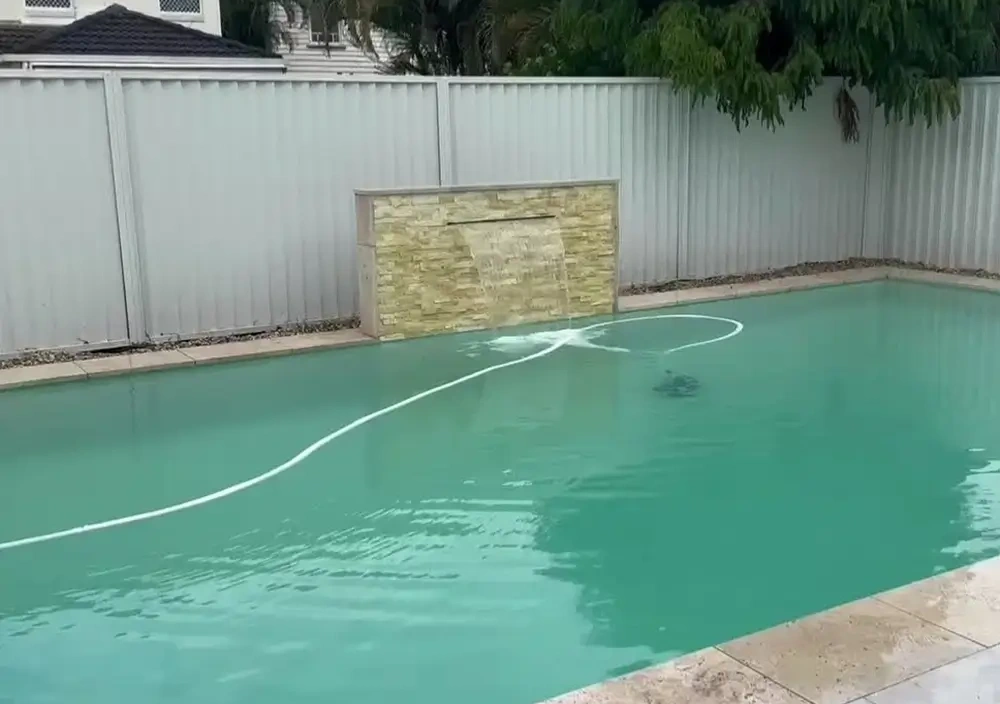 Hendra pool — Water feature + automated pool cleaner